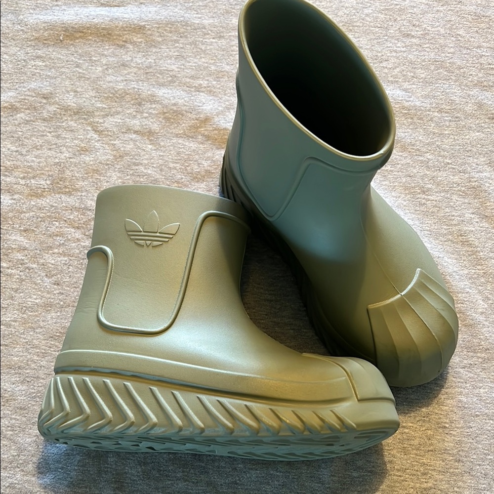 *NWOT* Adidas Adifoam Superstar Boots